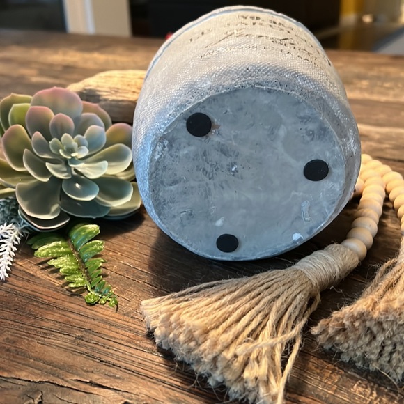 ❌SOLD❌ FARMHOUSE style concrete planter - Picture 4 of 7